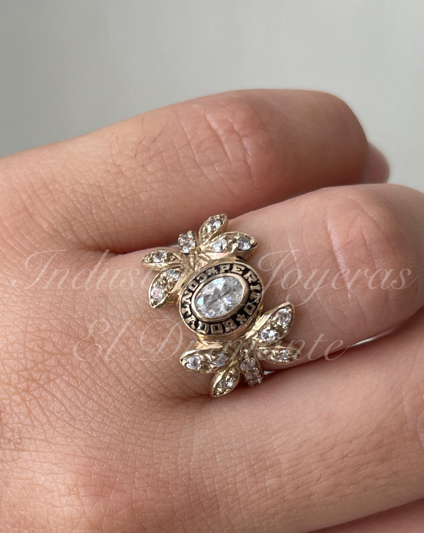 Anillo de graduación en oro 10k para dama